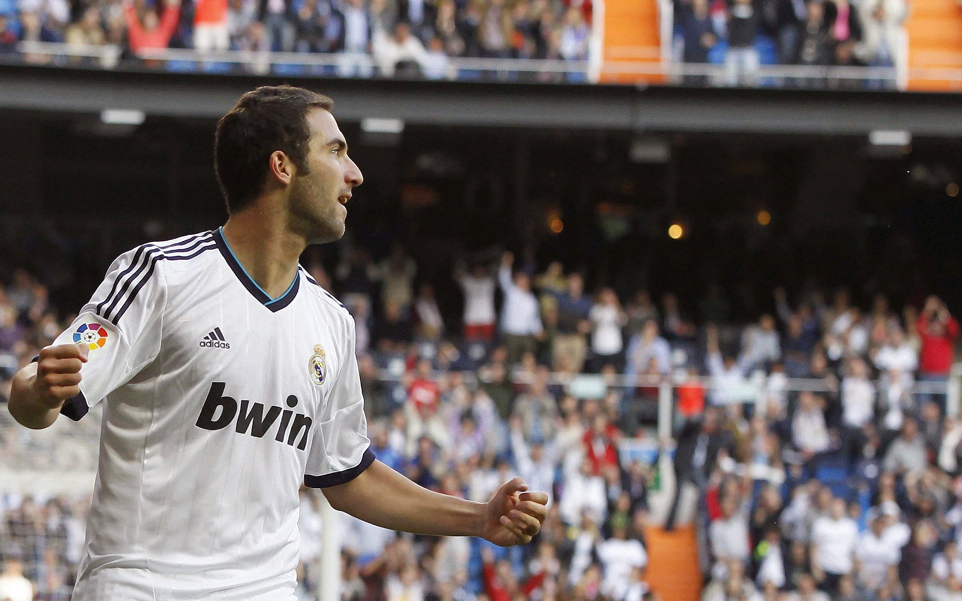 从绿茵场到聚光灯下,阿圭罗在NBA总决赛之夜的跨界惊艳