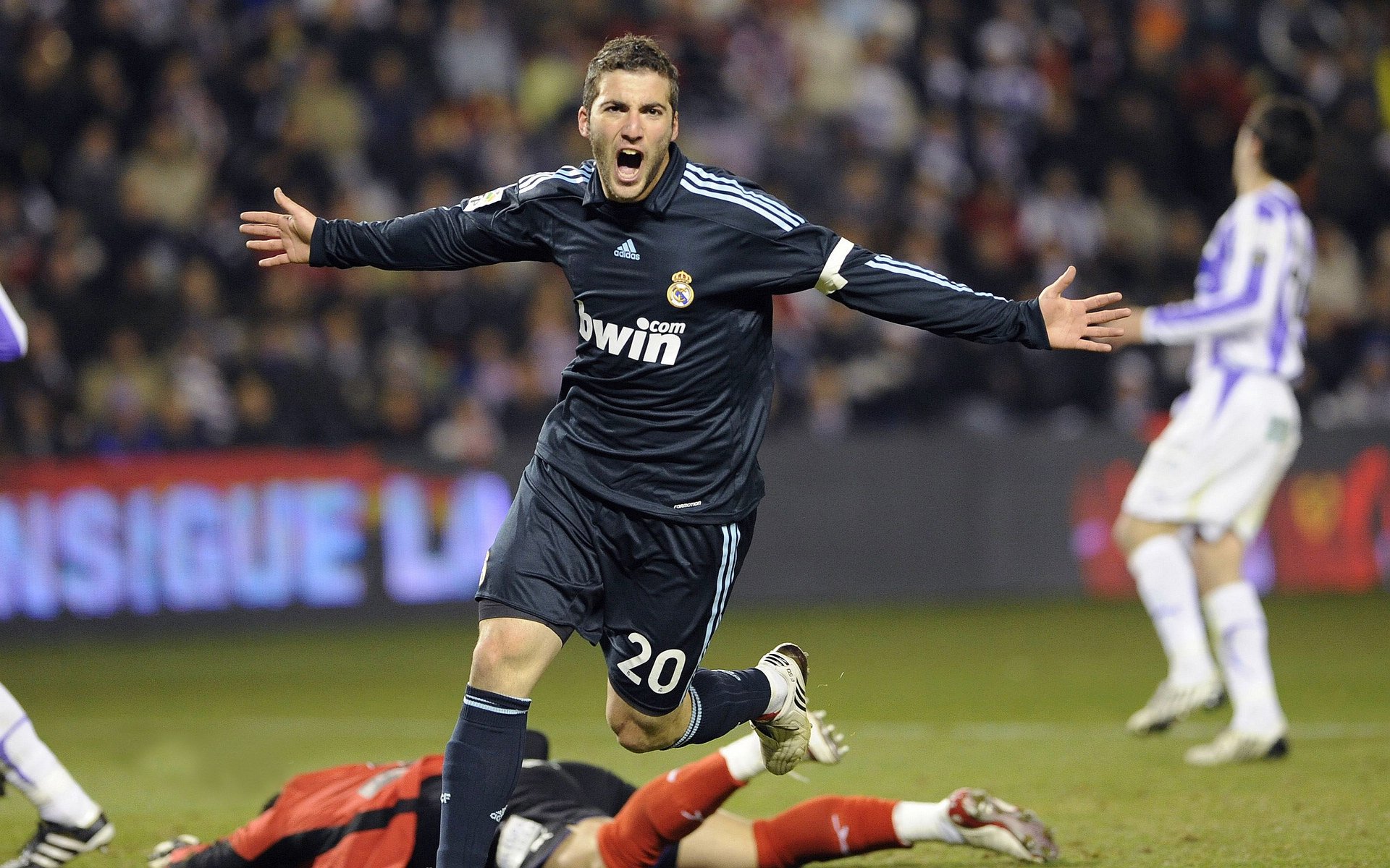 欧冠决赛之夜，阿劳霍大场面先生